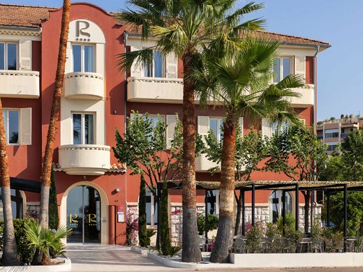 Hôtel 4 étoiles pour un séjour luxueux à Cagnes-sur-Mer entre terre et mer
